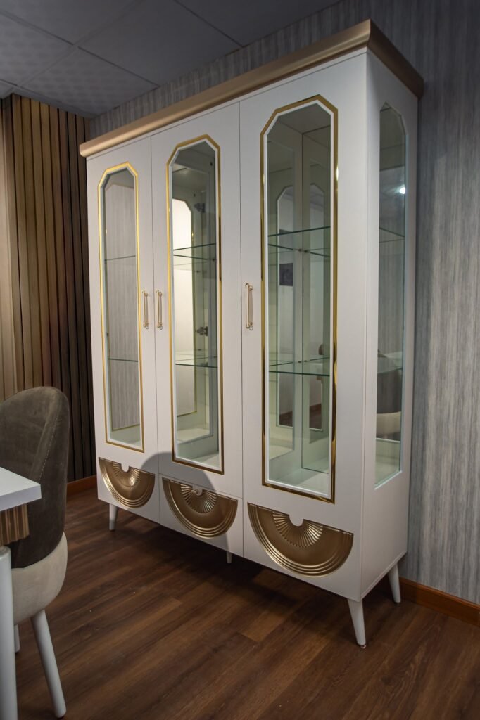 Complete White & Gold Dining Room Set: Table, 6 Chairs, Buffet & Display Cabinet - صورة 15
