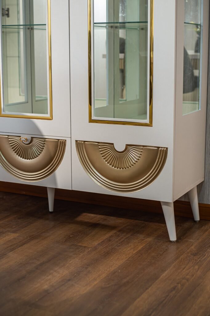Complete White & Gold Dining Room Set: Table, 6 Chairs, Buffet & Display Cabinet - صورة 16