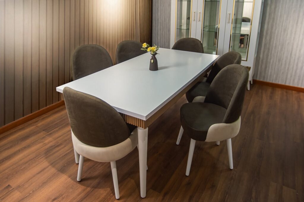 Complete White & Gold Dining Room Set: Table, 6 Chairs, Buffet & Display Cabinet - صورة 5