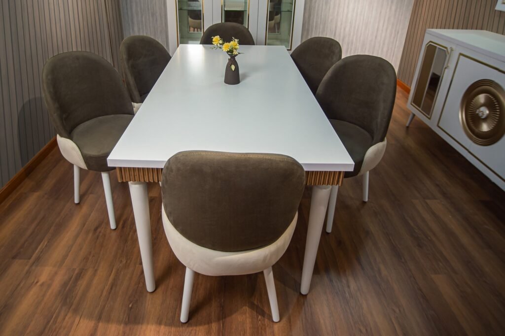 Complete White & Gold Dining Room Set: Table, 6 Chairs, Buffet & Display Cabinet - صورة 6