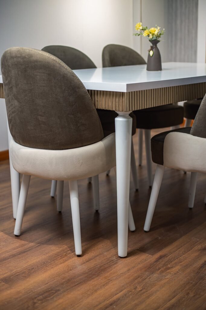 Complete White & Gold Dining Room Set: Table, 6 Chairs, Buffet & Display Cabinet - صورة 9