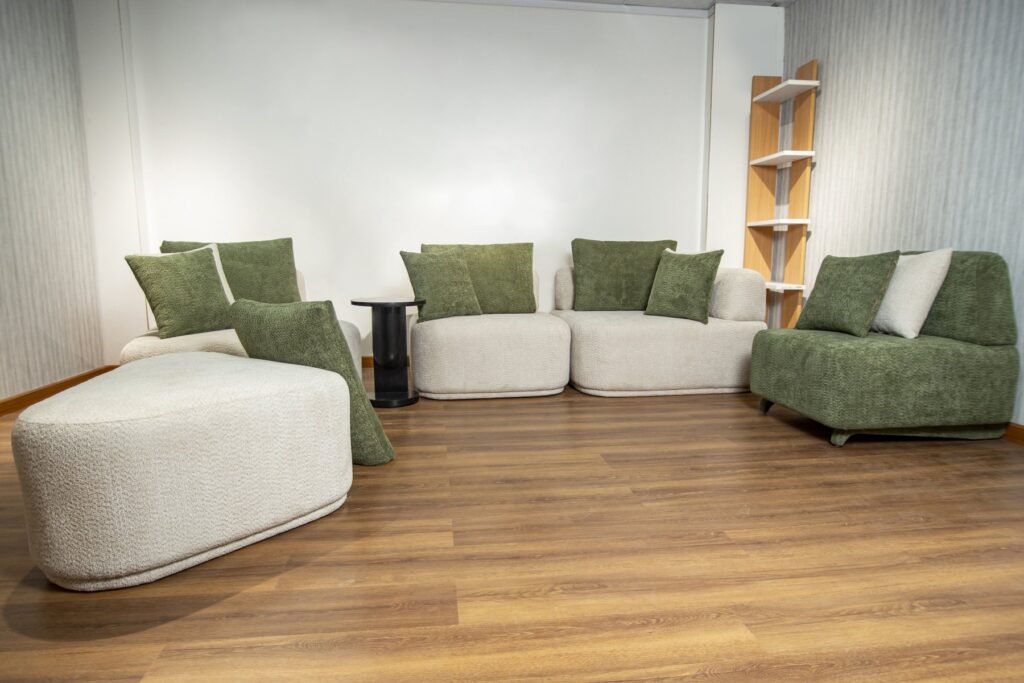 Cream & Green Modular Living Room Set with Chaise & Pouf - صورة 2