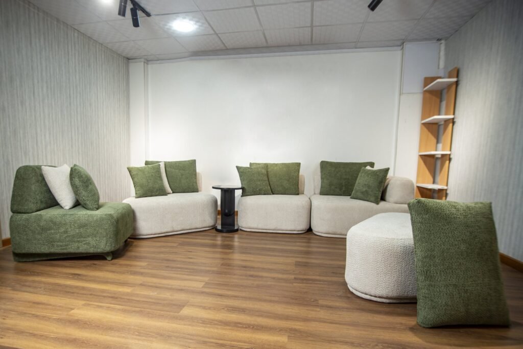 Cream & Green Modular Living Room Set with Chaise & Pouf - صورة 3