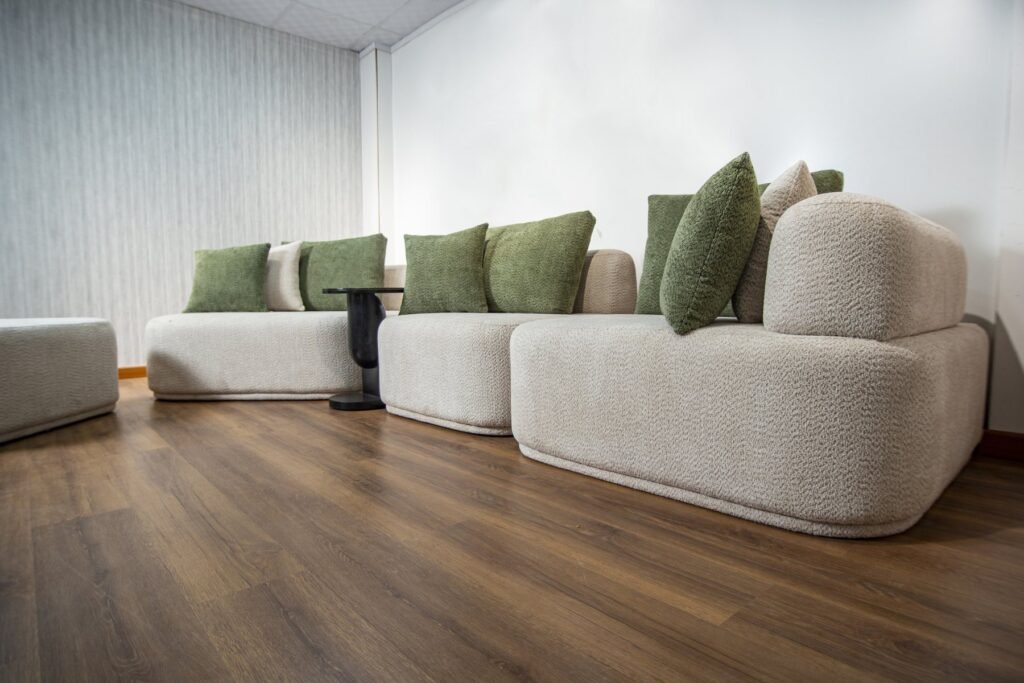 Cream & Green Modular Living Room Set with Chaise & Pouf - صورة 4
