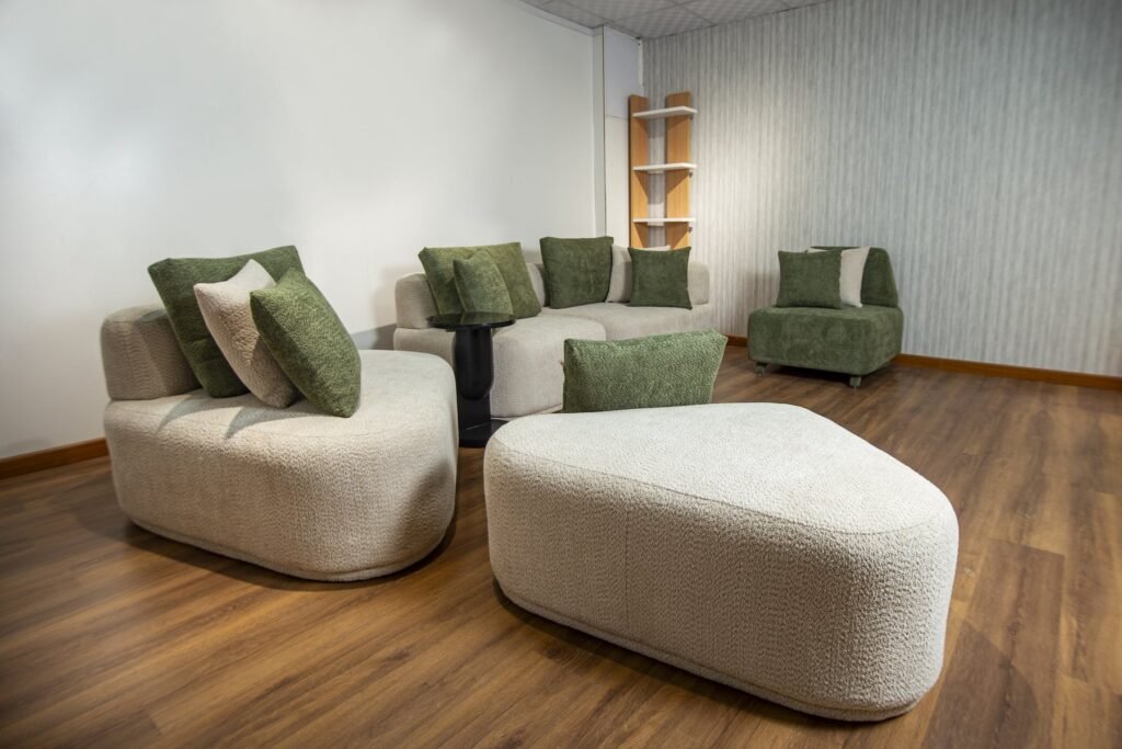 Cream & Green Modular Living Room Set with Chaise & Pouf - صورة 5