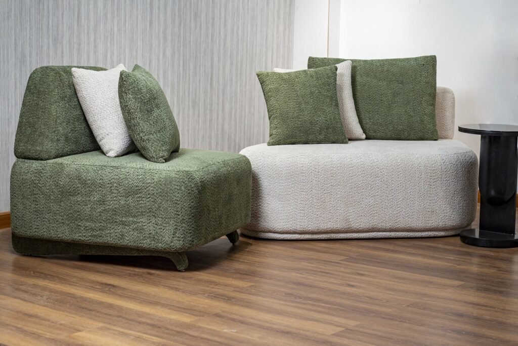 Cream & Green Modular Living Room Set with Chaise & Pouf - صورة 9