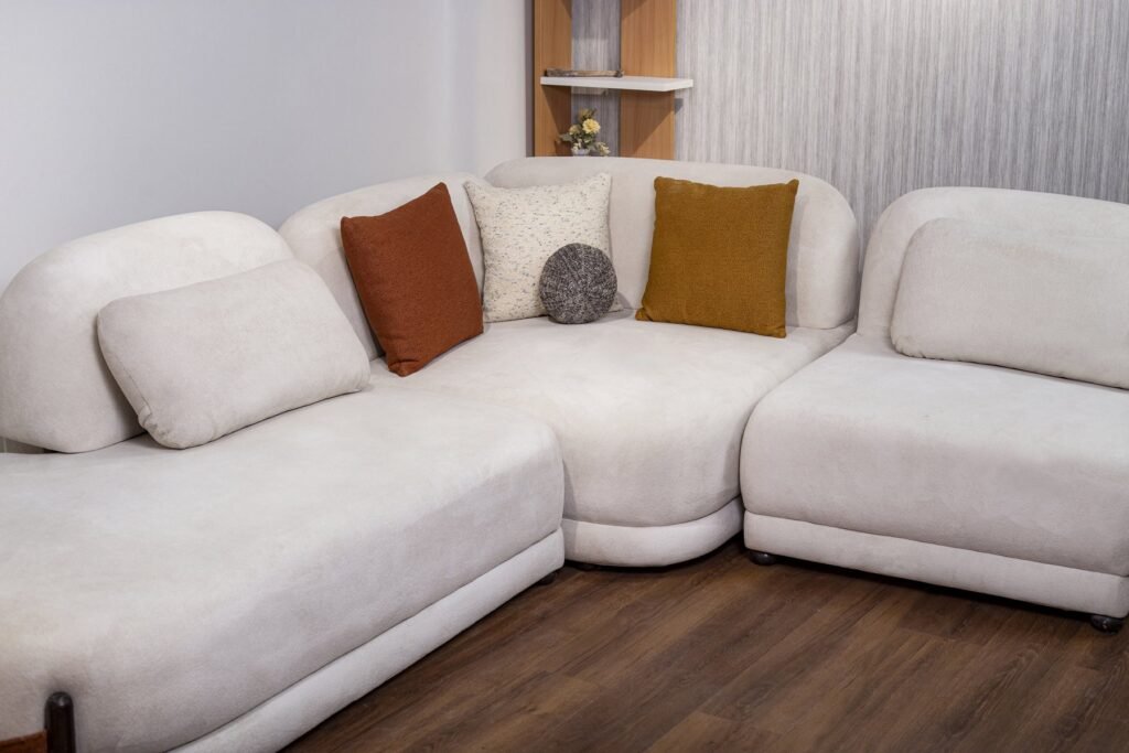 Cream Modular Corner Living Room Set with Colored Cushions - صورة 9