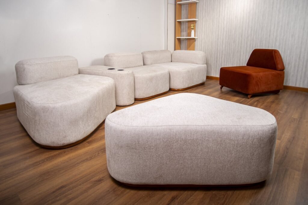 Cream Modular Living Room Set with Rust Cushions & Chair - صورة 6