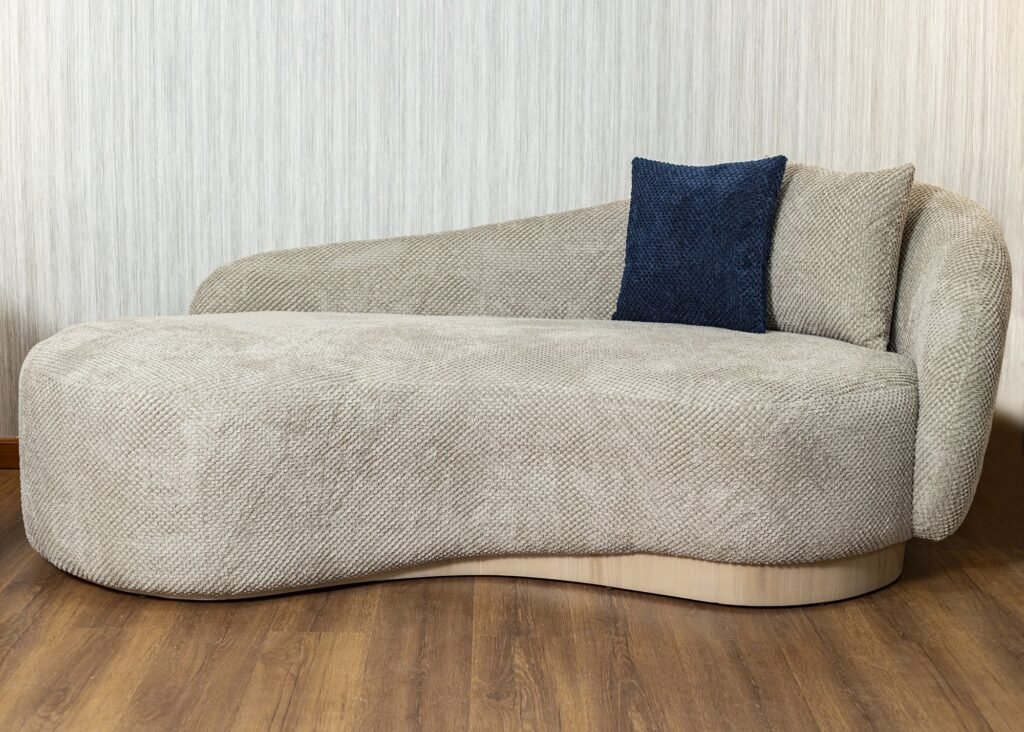 Curved Chaise Sofa, Armchair & Pouf Set in Textured Fabric - صورة 3