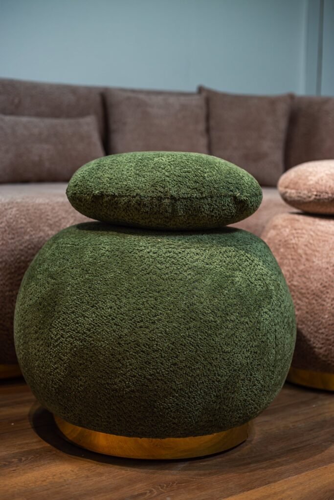 Curved Green & Blush Living Room Set with Armchairs & Poufs - صورة 11