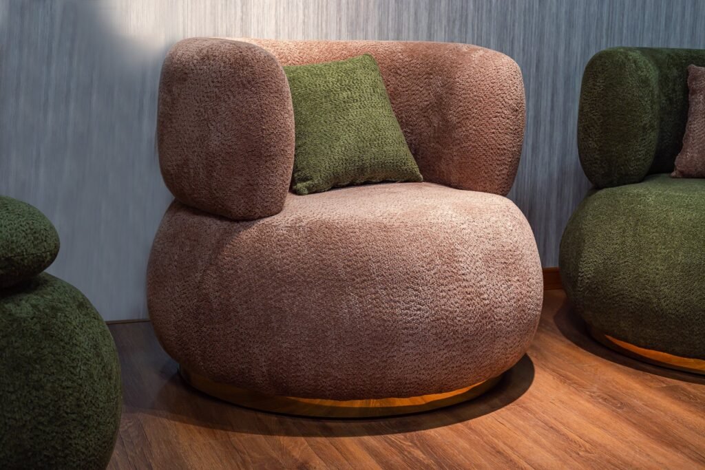 Curved Green & Blush Living Room Set with Armchairs & Poufs - صورة 7