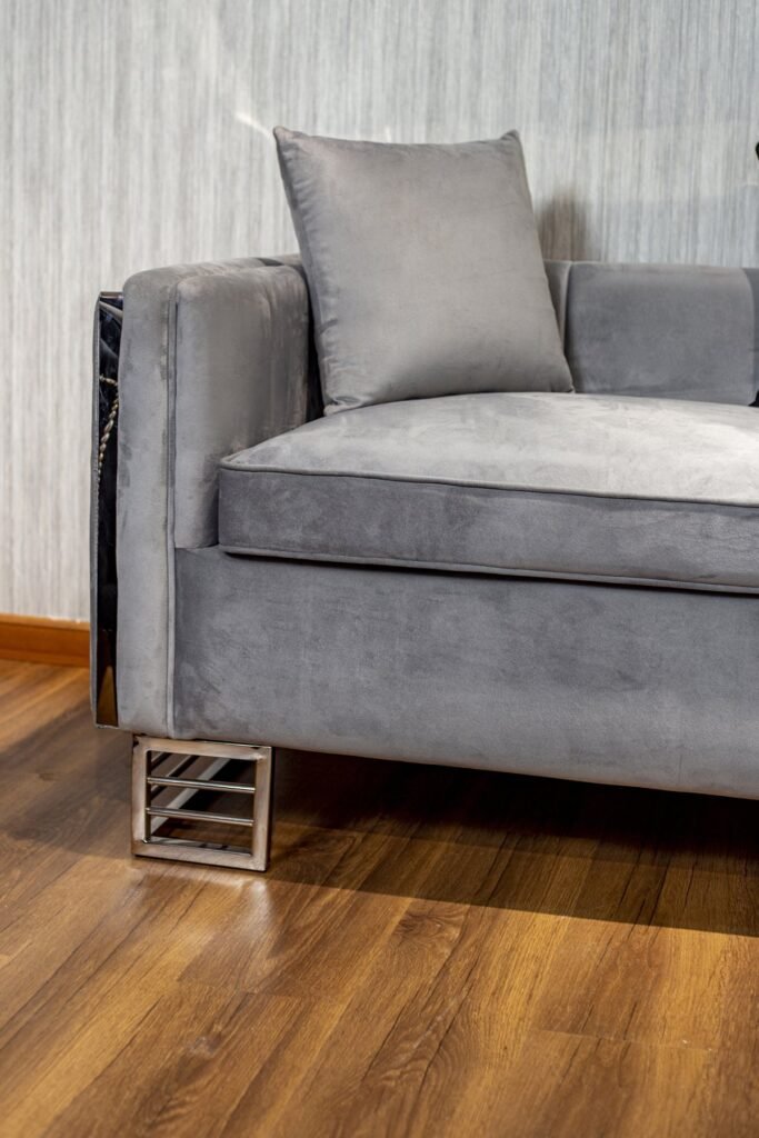 Grey Velvet Sofa Set with Black Tufted Wingback Chairs - صورة 11