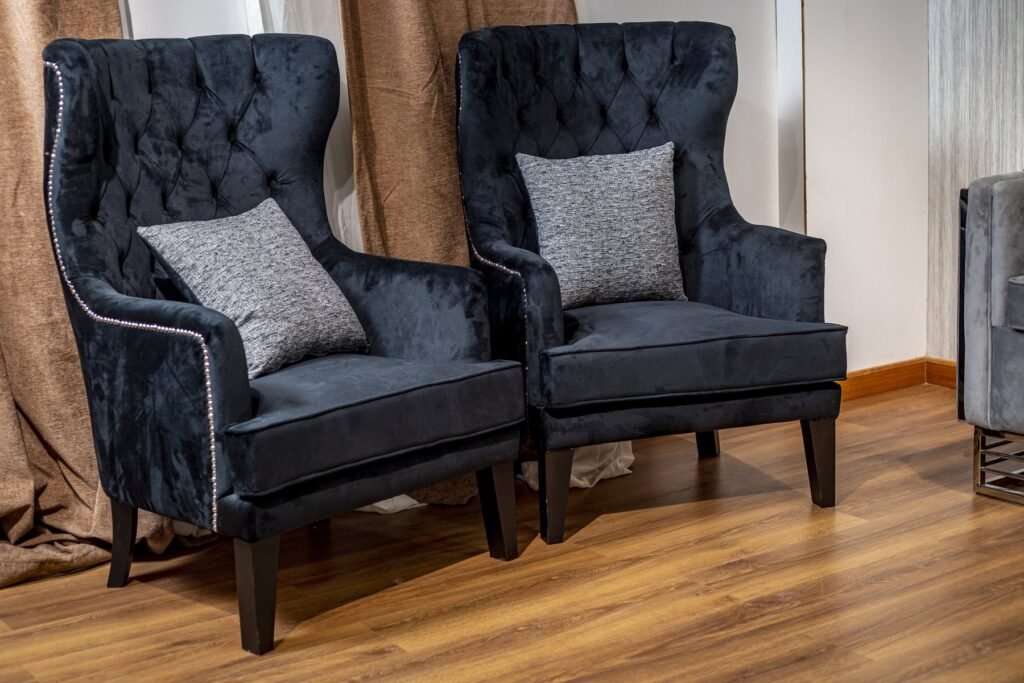 Grey Velvet Sofa Set with Black Tufted Wingback Chairs - صورة 8