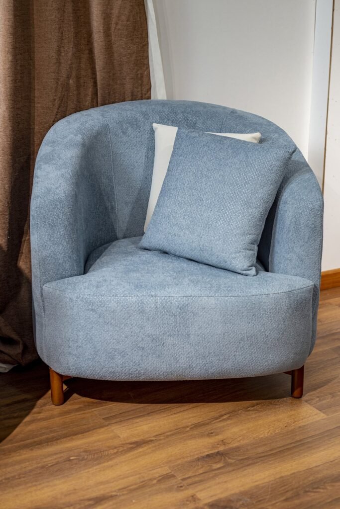 Light Blue Curved Living Room Set with Wooden Legs - صورة 10