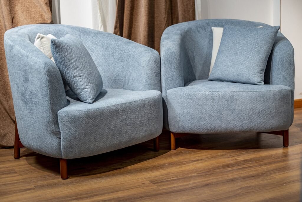 Light Blue Curved Living Room Set with Wooden Legs - صورة 12