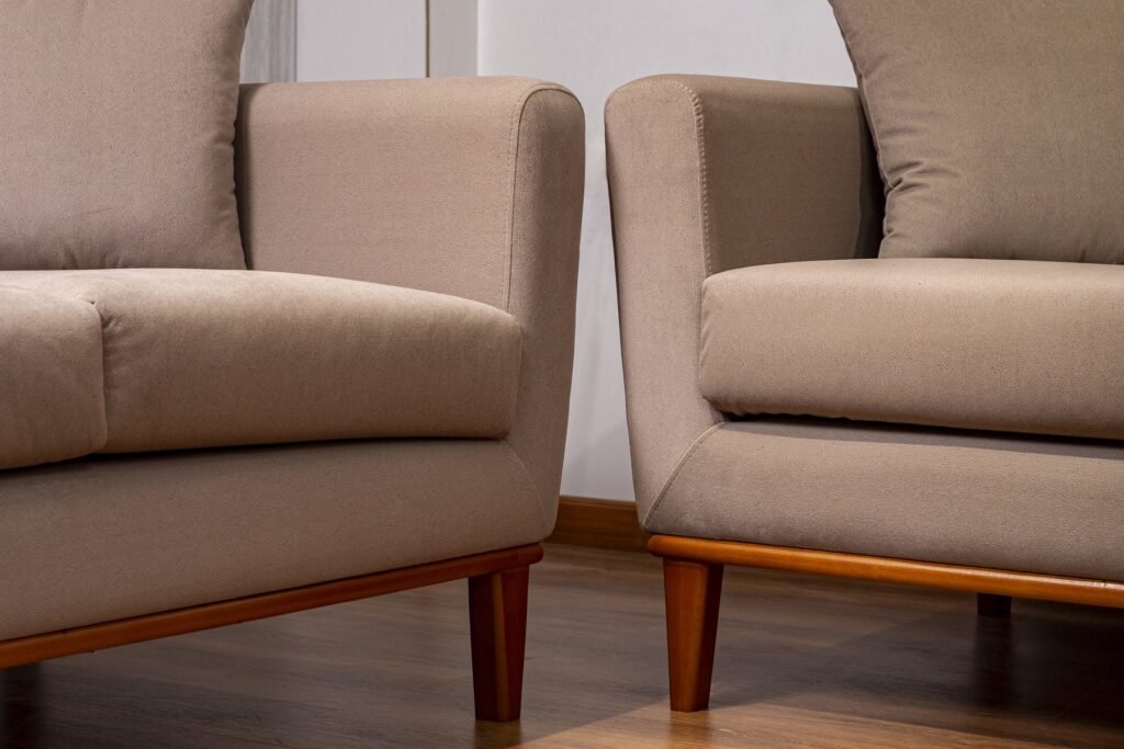 Taupe Living Room Set with Wood Base: Sofa, Loveseat & Armchairs - صورة 7