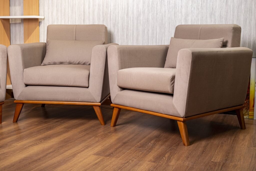 Taupe Living Room Set with Wood Base: Sofa, Loveseat & Armchairs - صورة 9
