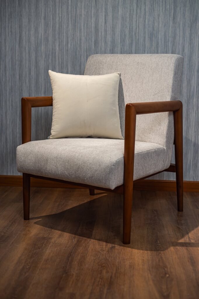 Wooden Frame Armchair with Light Grey Cushions - صورة 3