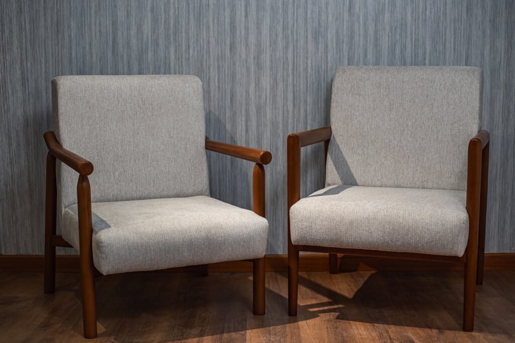 Wooden Frame Armchair with Light Grey Cushions - صورة 7